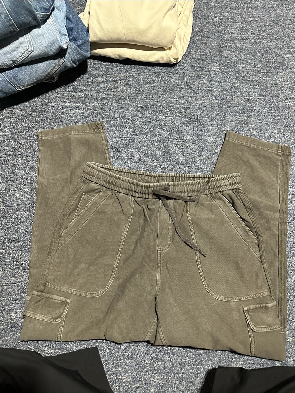Athleta Olive Cargo Sweatpants with Drawstring Waist